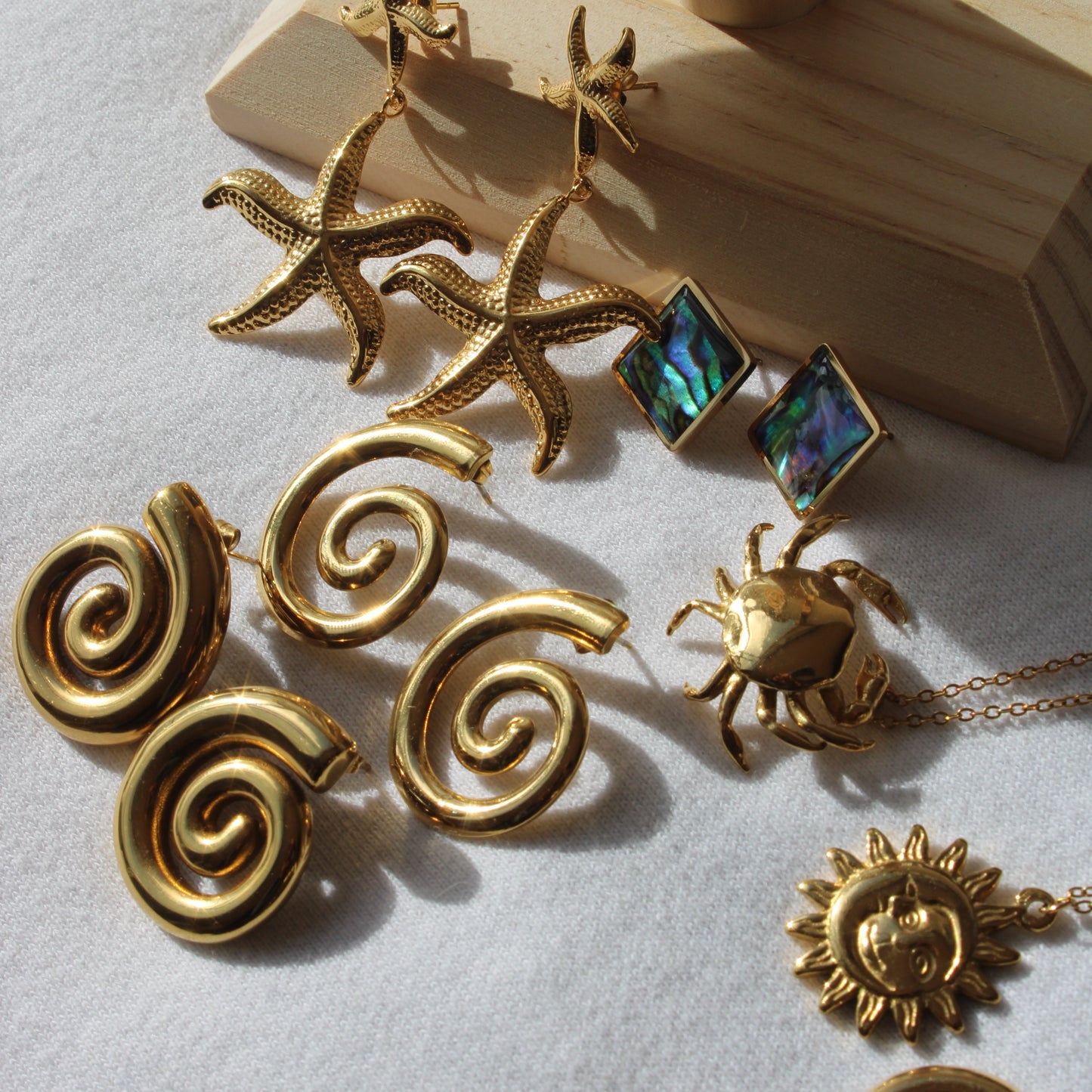 Rak ( Crab ) Pendant + Complimentary Chain